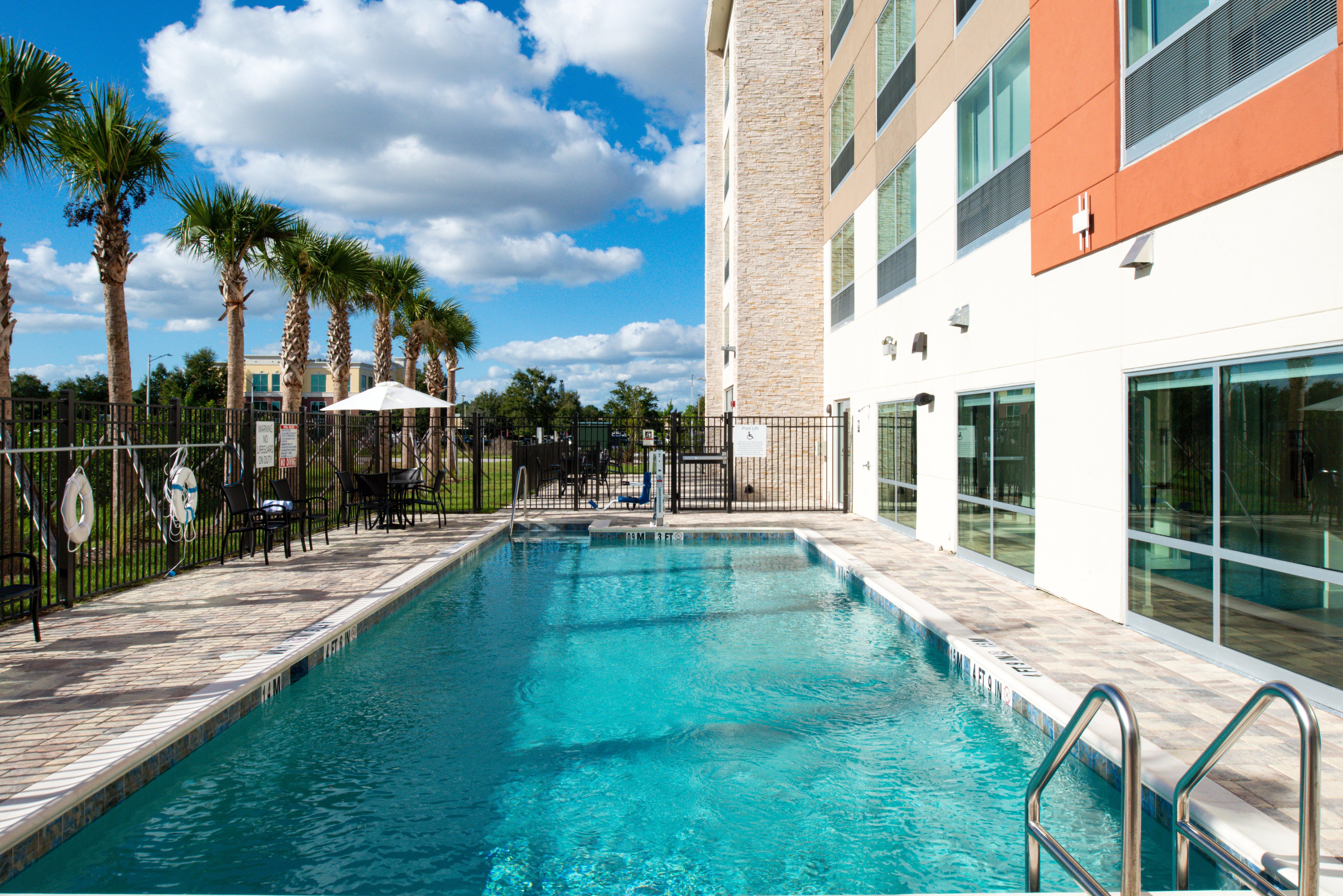 Holiday Inn Express Orlando - South Park By Ihg 윌리엄즈버그 외부 사진